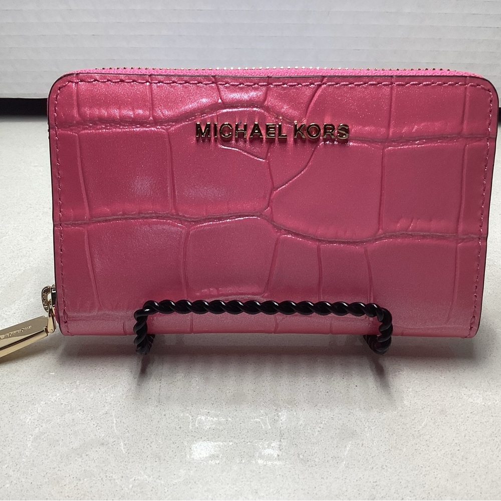 Michael Kors Wallet NWOT in a Pretty Pink